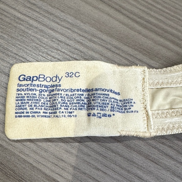 GAP Nude Favorite Strapless Bra - Picture 2 of 4